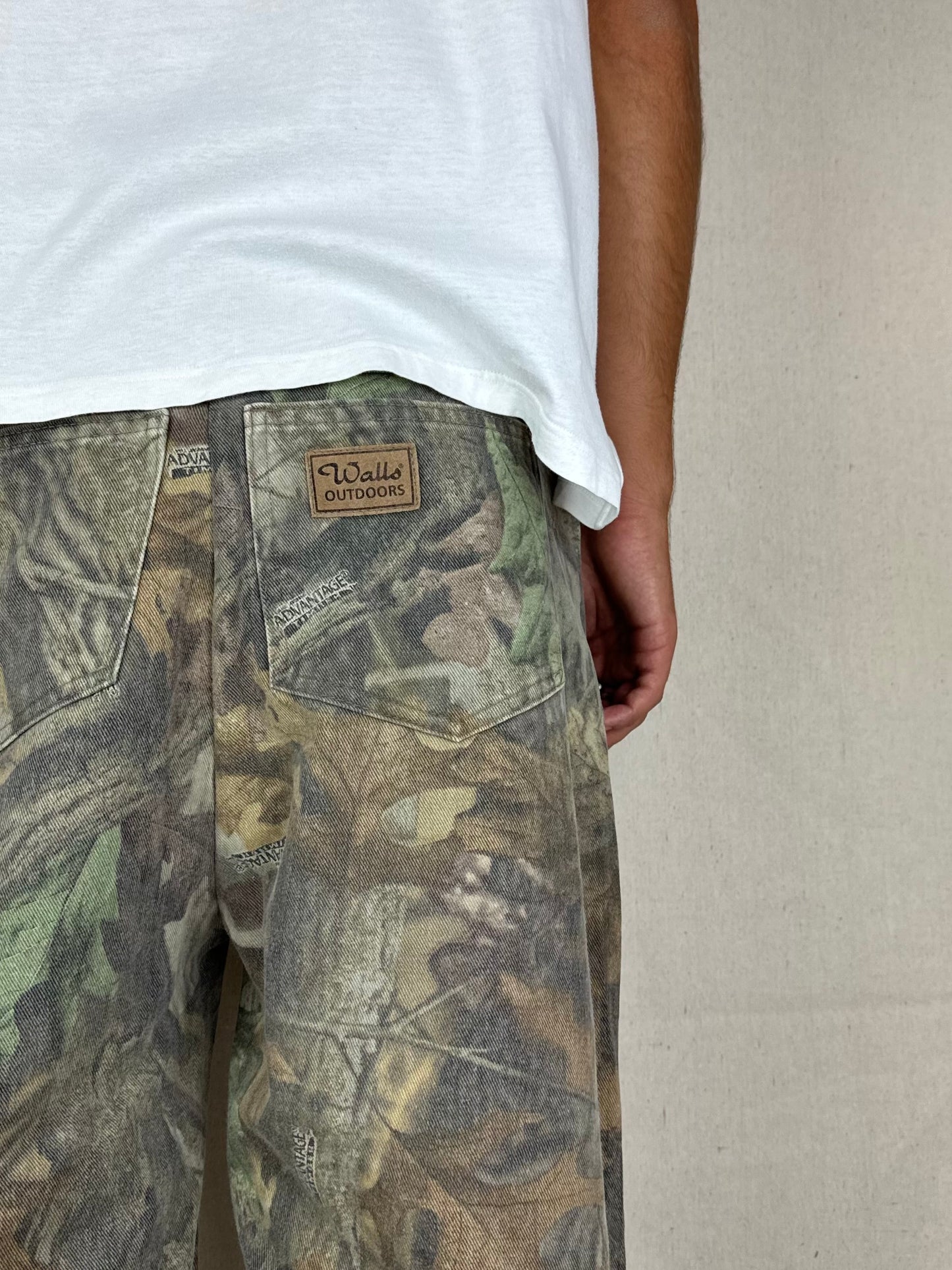 90's Walls Outdoors Realtree Camo Vintage Denim Jeans Size 32x32