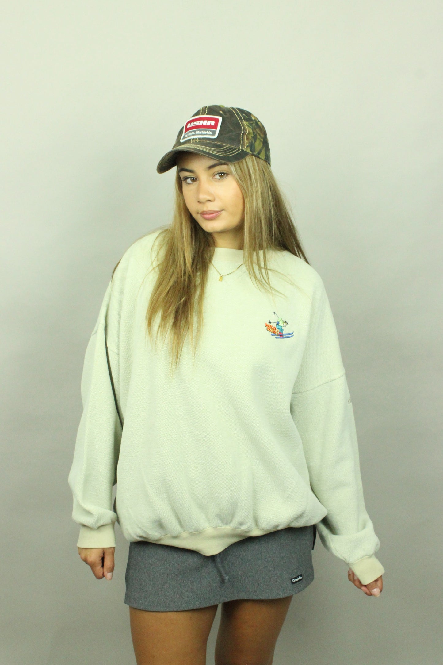 90's Wild Daves Skiing Embroidered Vintage Sweatshirt Size L-XL