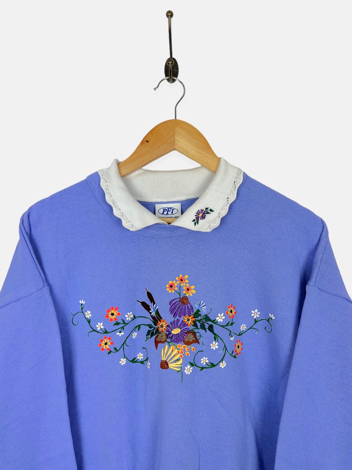 90's Floral USA Made Embroidered Vintage Collared Sweatshirt Size L
