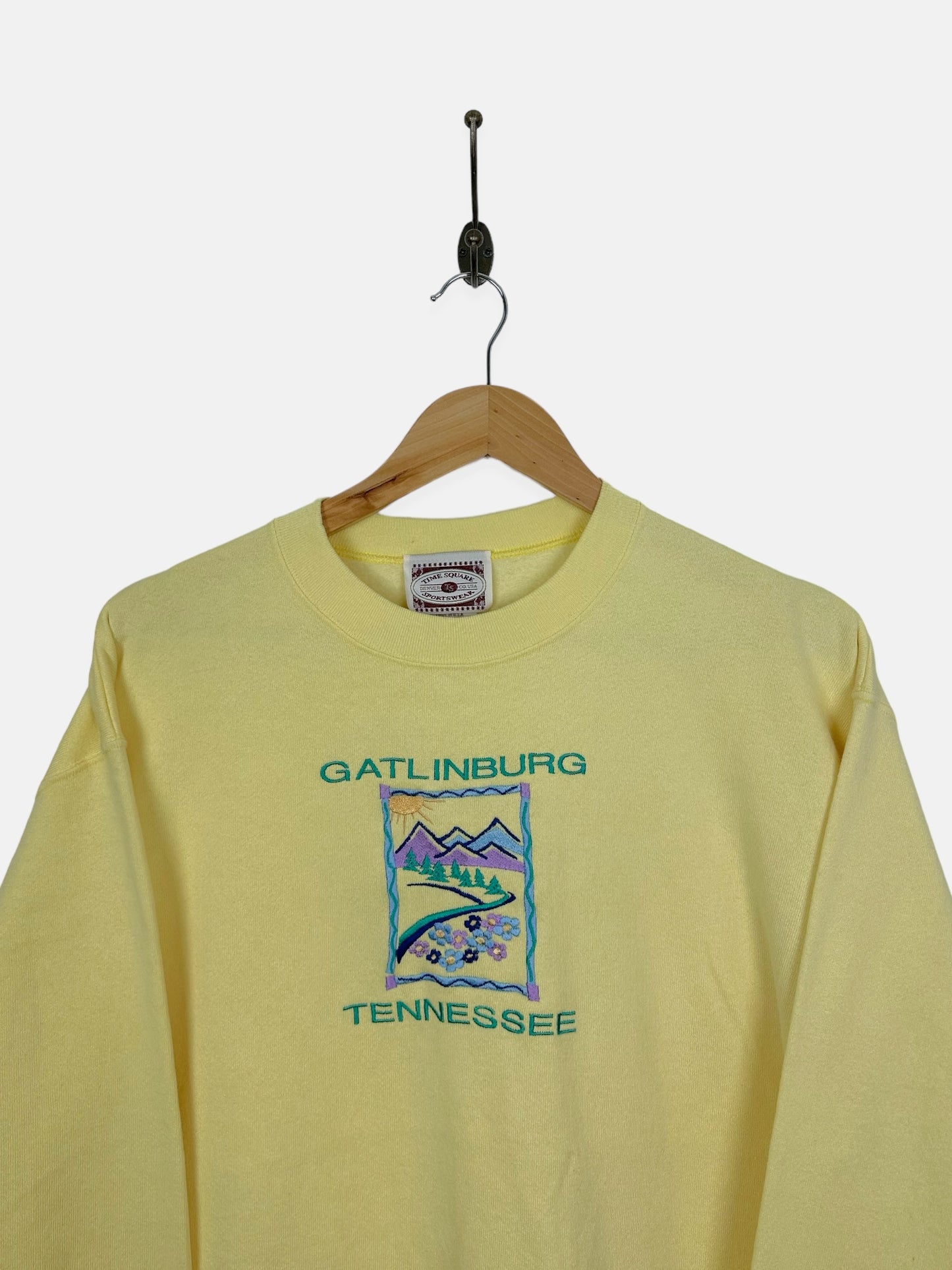 90's Gatlinburg Tennessee USA Made Embroidered Vintage Sweatshirt Size 12-14